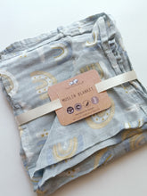 Cargar imagen en el visor de la galería, Blue rainbow