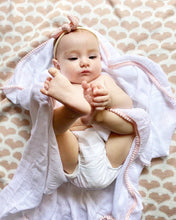 Cargar imagen en el visor de la galería, pink pompom muslin