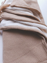 Cargar imagen en el visor de la galería, Beige London blanket