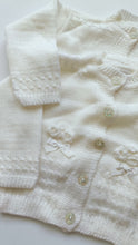 Cargar imagen en el visor de la galería, Ivory flower sweater