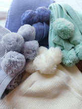 Load image into Gallery viewer, Pompom blanket