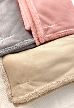 Cargar imagen en el visor de la galería, Pana blanket