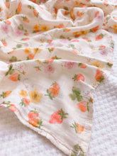 Cargar imagen en el visor de la galería, Prime Strawberry fields