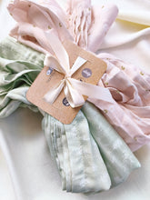 Cargar imagen en el visor de la galería, Mint flower set
