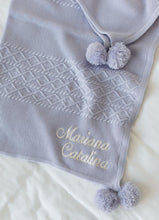 Cargar imagen en el visor de la galería, Pompom blanket