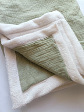 Cargar imagen en el visor de la galería, Cobija felpa linen