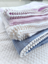 Cargar imagen en el visor de la galería, Cotton pompom swaddle