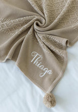 Cargar imagen en el visor de la galería, Pompom blanket