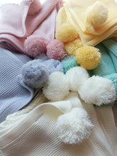 Load image into Gallery viewer, Pompom blanket