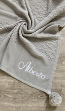 Cargar imagen en el visor de la galería, Pompom blanket