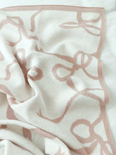 Cargar imagen en el visor de la galería, Rose bow blanket
