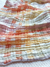 Cargar imagen en el visor de la galería, Rainbow muslin blanket