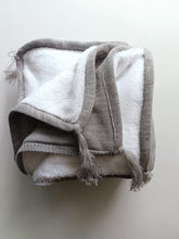 Cargar imagen en el visor de la galería, Grey Nordic blanket